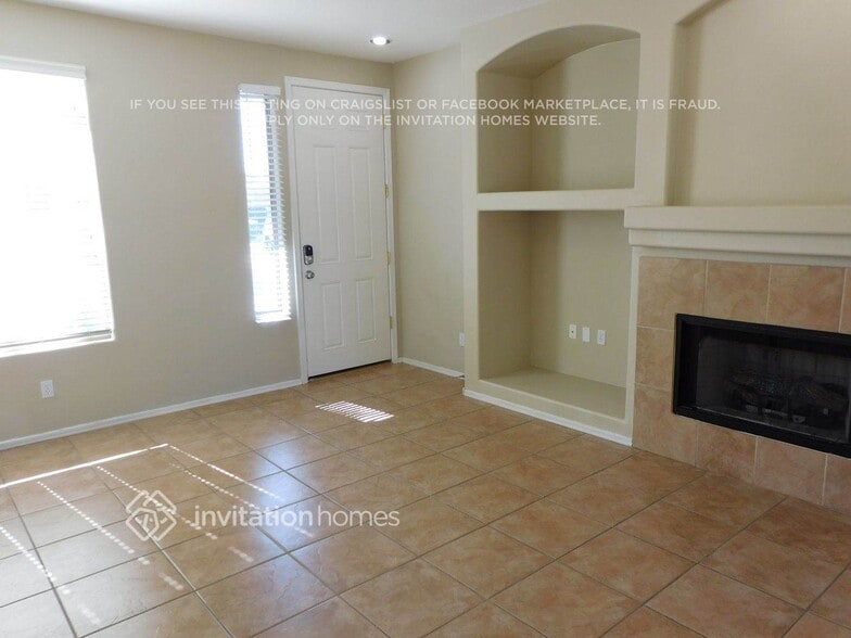 Building Photo - 1912 E Hawken Pl