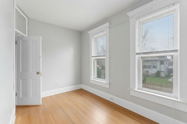 Building Photo - 196 W 8th Ave