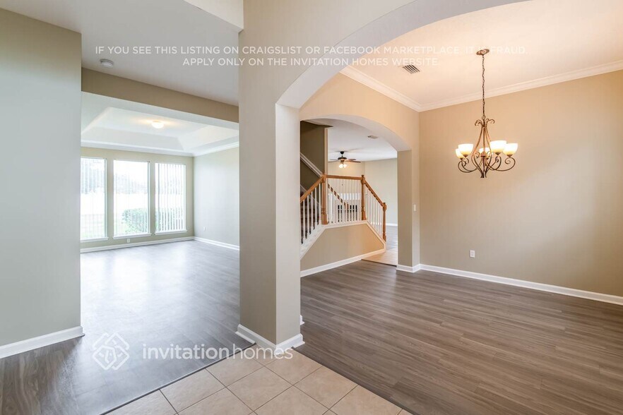 Building Photo - 281 Porta Rosa Circle