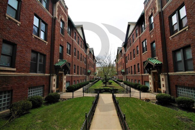 Primary Photo - 2700 N Spaulding Ave