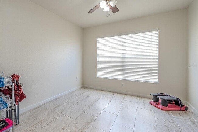 Building Photo - 5561 SW 40th St