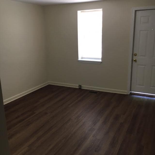 Living room - 813 W Greenwood Ave