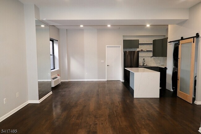 Building Photo - 111 Mulberry St