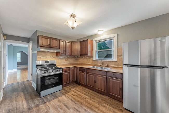 Building Photo - 4244 N Lawndale Ave