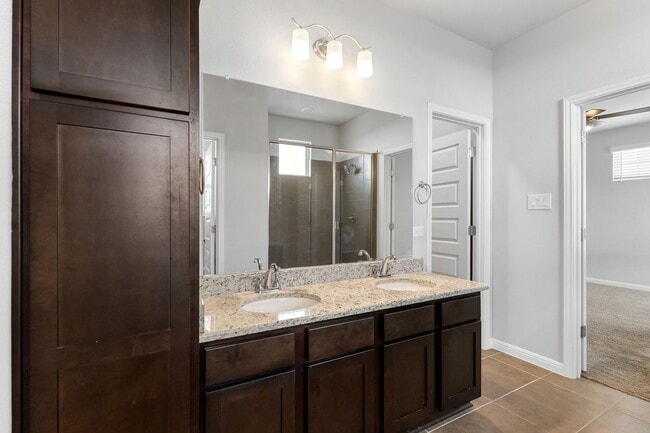Building Photo - 3 Bedrooms and 2.5 Bathrooms located in Ca...