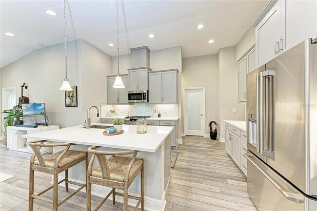 Building Photo - 12476 Oak Hill Way