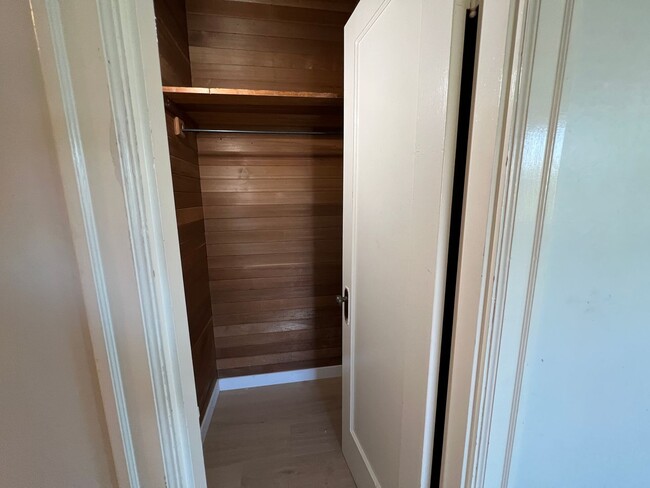 Building Photo - Cute 2 bedroom, 1 bath in Mount Vernon clo...