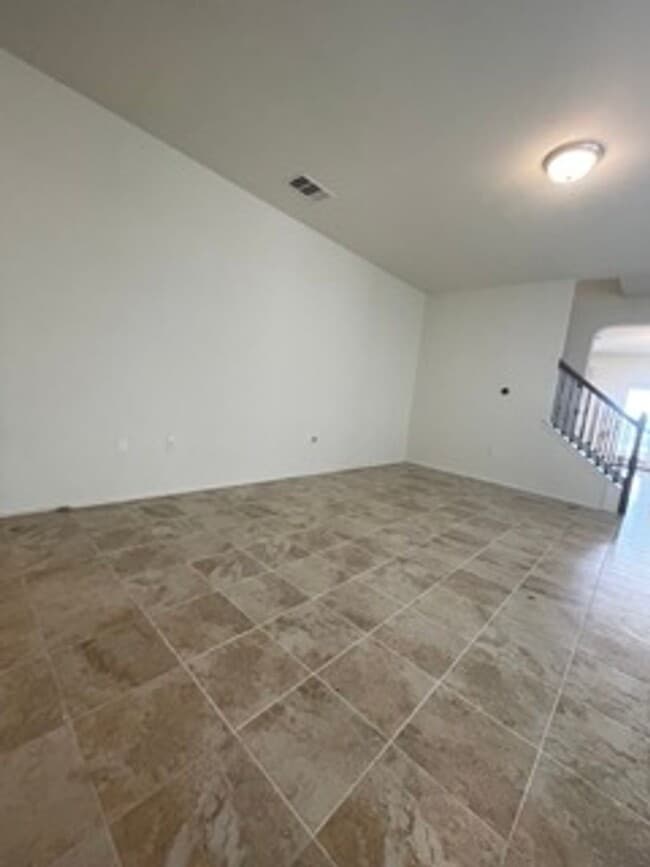 Building Photo - 813 Sandhill Branch Dr