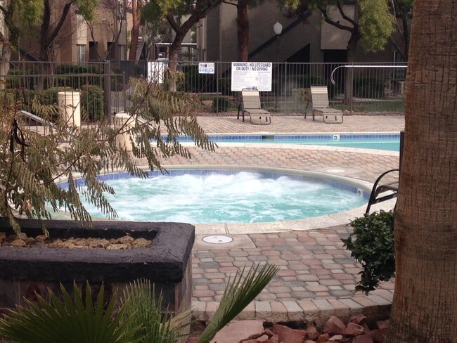 Building Photo - Terrific 2 Bedroom Condo in Sedona!