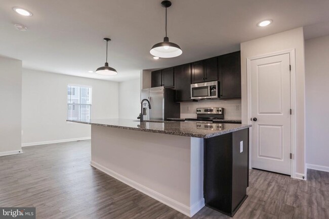 Building Photo - 62 Thrower Rd