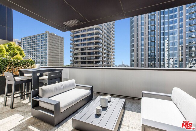 Building Photo - 10777 Wilshire Blvd