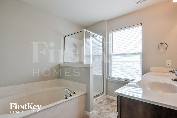 Building Photo - 121 Brookview Way Dr