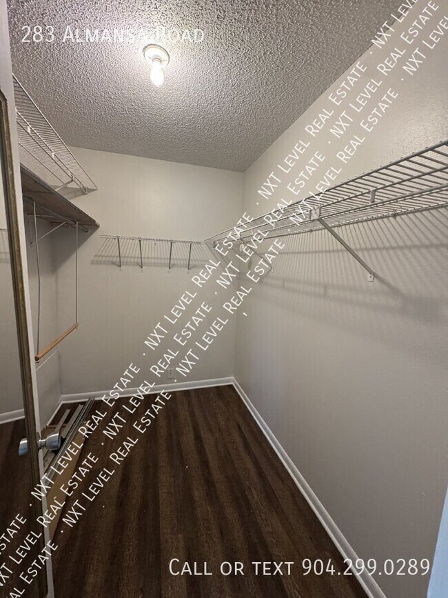 Building Photo - 283 Almansa Rd