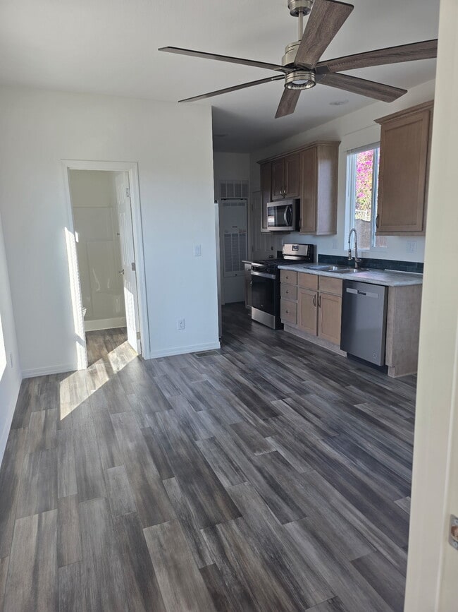 Building Photo - 2805 Alta Dr