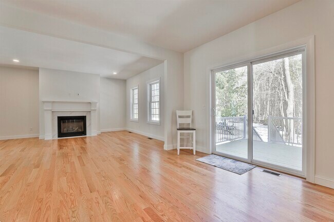 Building Photo - 22 Reeds Ferry Way