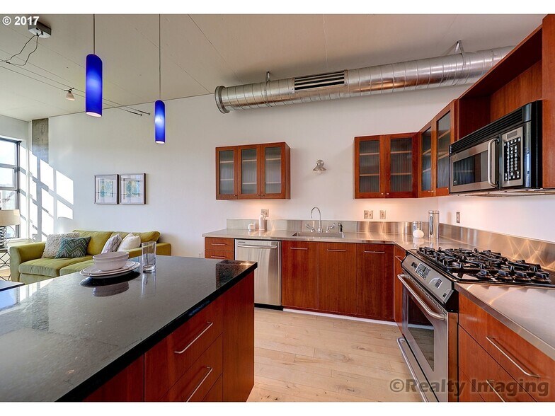 Building Photo - 420 NW 11th Ave