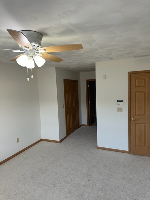 Building Photo - 123 Eagles Pt W