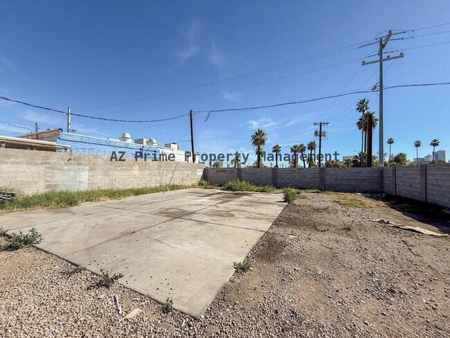 Building Photo - 902 N 15th Ave