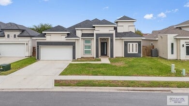 Building Photo - 26 N Queen Palm