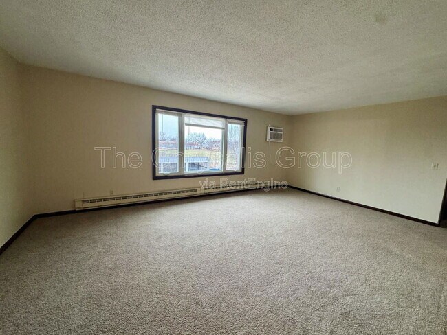 Building Photo - 445 Elm Pl