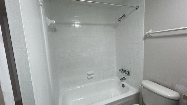 Building Photo - Welcome Home to your 4/2 in Seffner!
