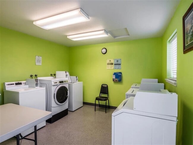 Building Photo - 2212 Cove Ave