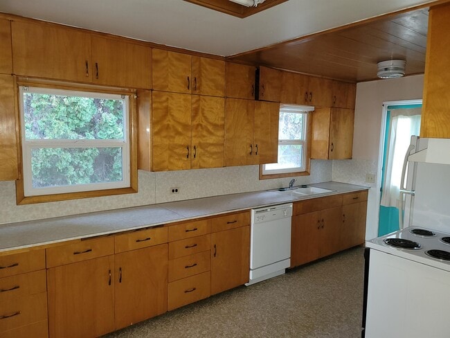 Building Photo - 711 Sanford Ave