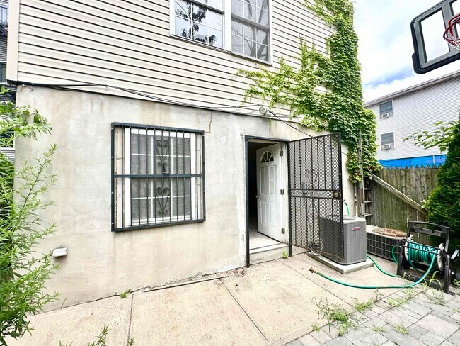 Building Photo - 47 Jewett Ave
