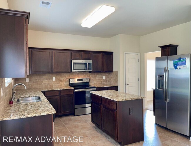 Building Photo - 4 br, 2.5 bath House - 2700 Feldspar Way