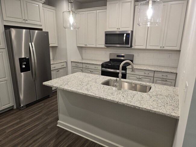 Building Photo - Beautiful New Constuction 3BR/2.5BA Townhouse
