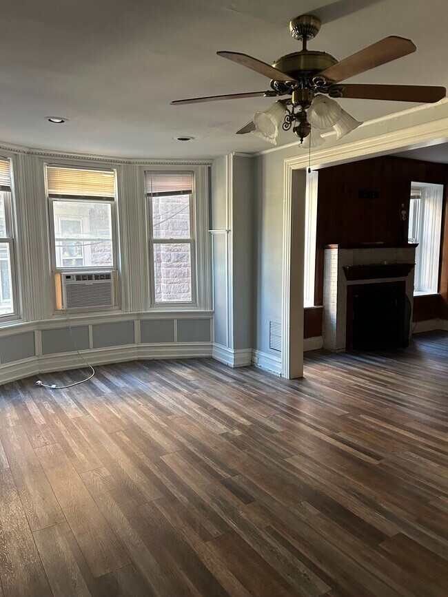 Building Photo - 816 E High St