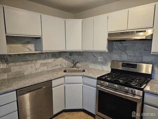 Building Photo - 604 Woodhaven Dr