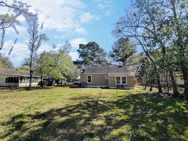 Building Photo - Cozy Cottage in Prime Downtown Ocean Springs Location!