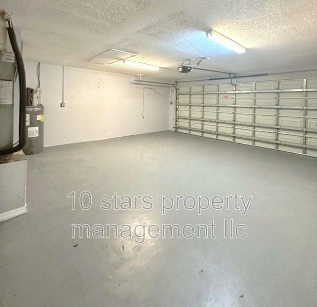 Building Photo - 601 Stone Dr