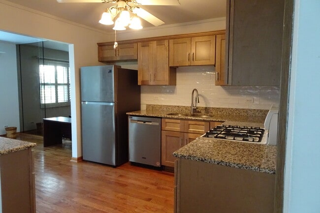 Building Photo - 945 Fieldstone Ct