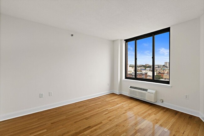 Building Photo - 415 Newark St.