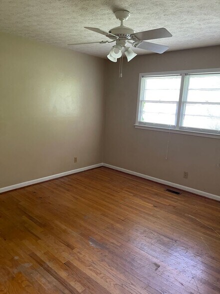 Building Photo - Glenn Ave Home