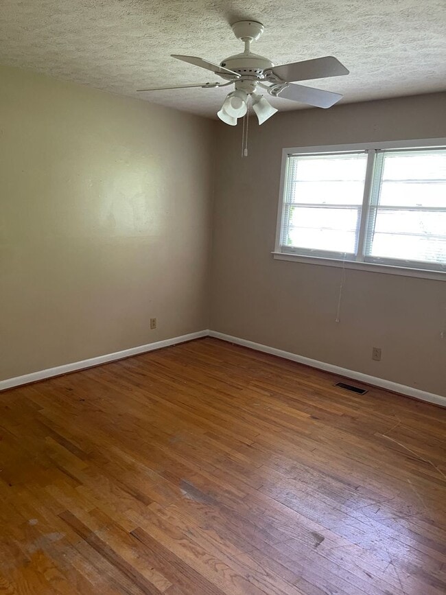 Building Photo - Glenn Ave Home