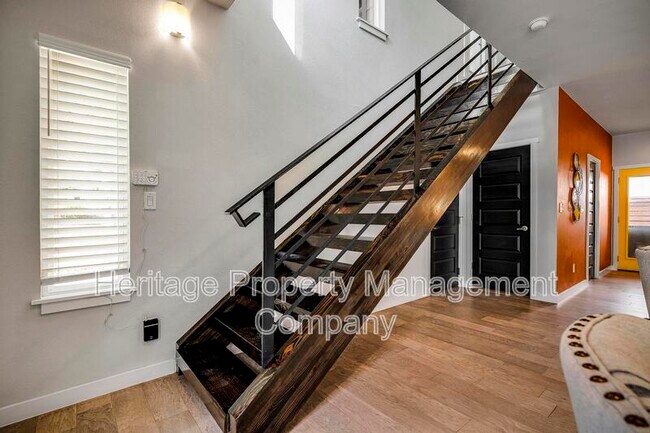 Building Photo - 1417 E Crockett St