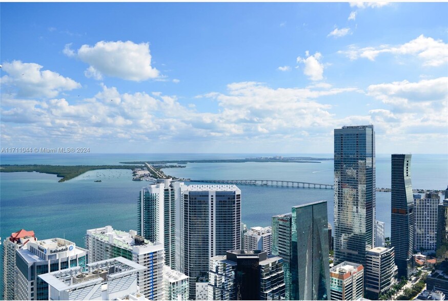 Building Photo - 1000 Brickell Plz