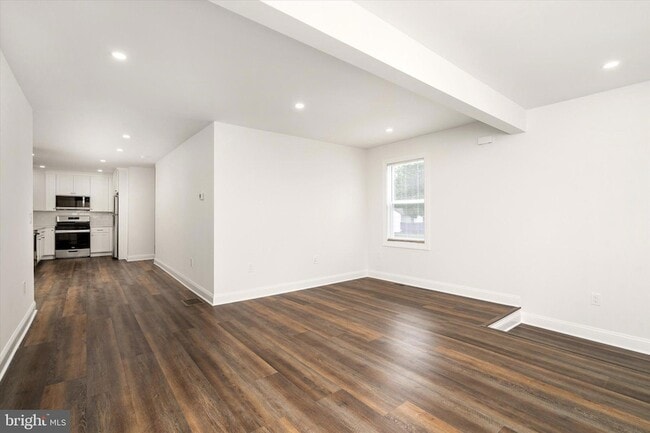 Building Photo - 656 Schiller Ave