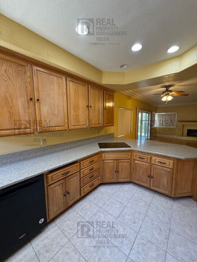 Building Photo - Waterfront Living in Canyon Lake!