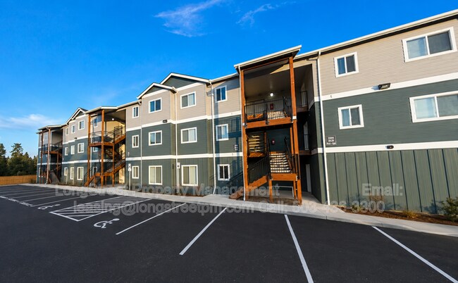 Building Photo - 3655 Pleasant View Dr NE