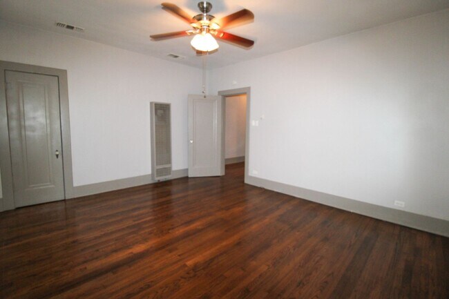 Building Photo - 436 W Rosewood Ave