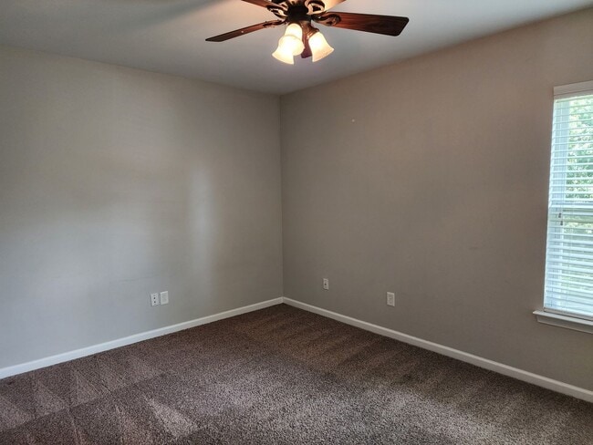 Building Photo - Quaint 4-Bedroom Home