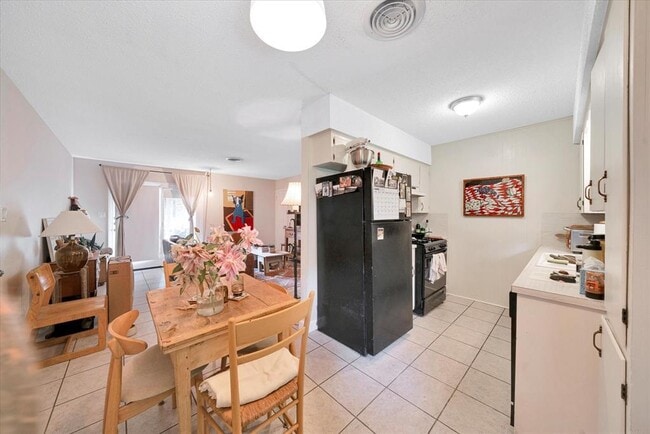 Building Photo - 1104 Kinney Ave