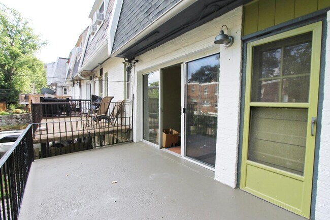 Building Photo - 346 Meehan Ave