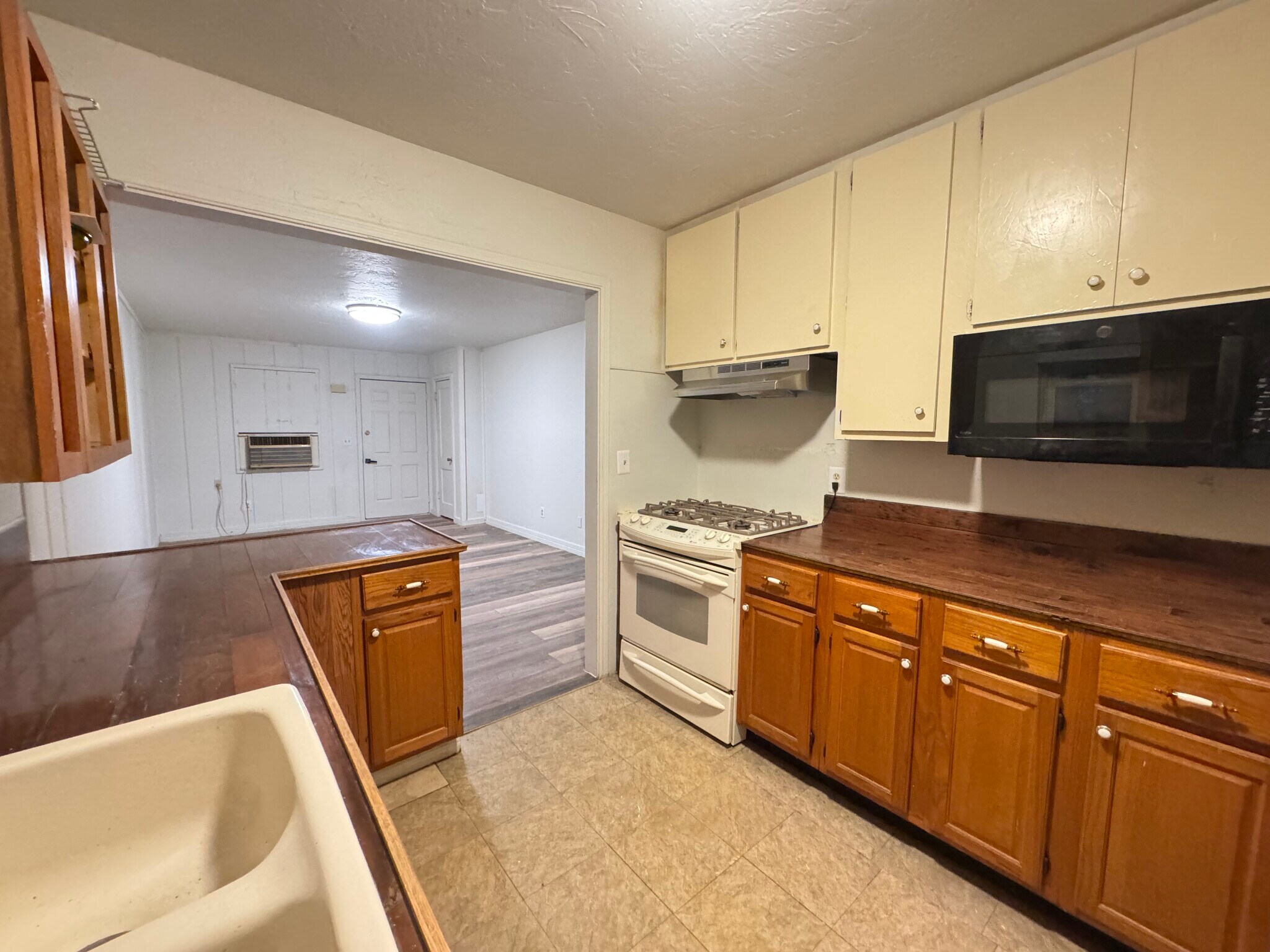 Building Photo - 2408 S Woodward Ave