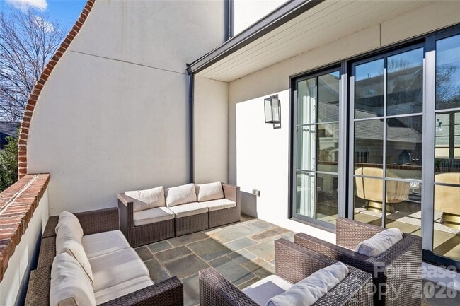 Building Photo - 2622 Chelsea Dr