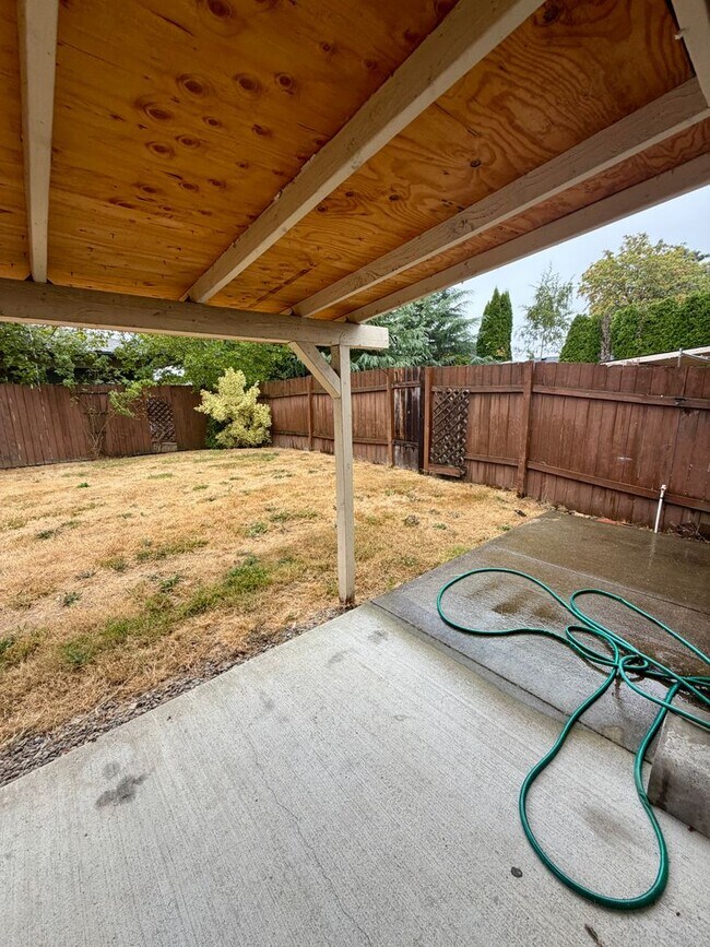 Building Photo - 510 SE 110th Ave
